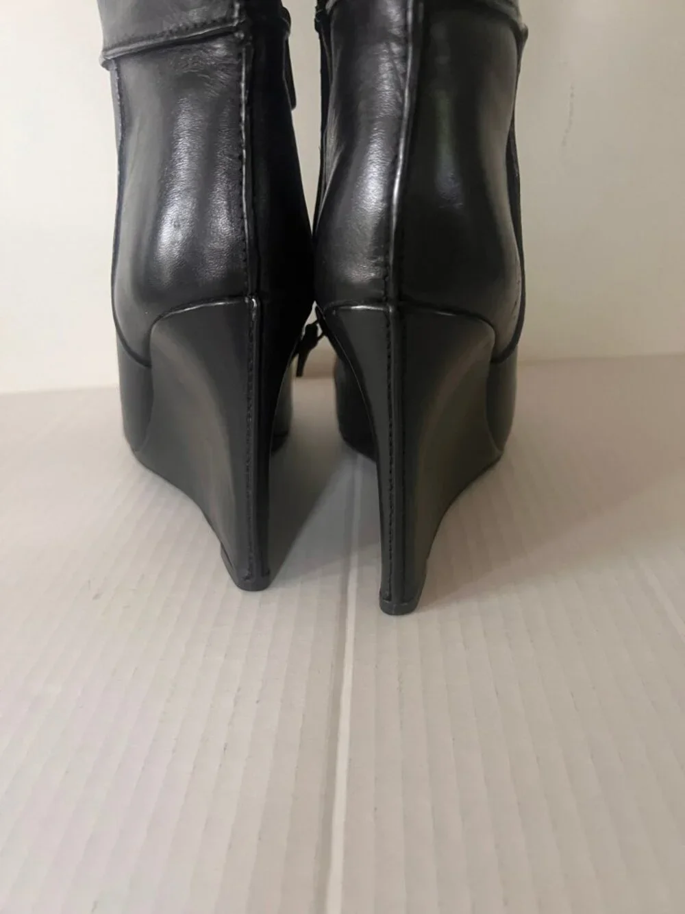 $500 TORY BURCH LINETTE WEDGE LEATHER BOOTS SIZE 7.5